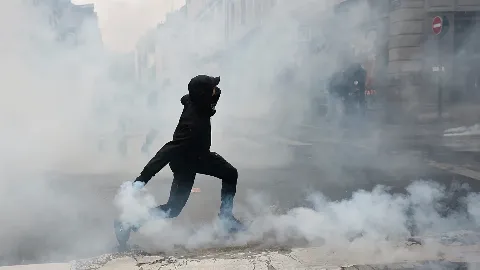 Fransa genelindeki protestolarda yaklaşık 1.000 kişi gözaltına alındı