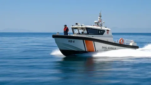 Ayvalık'ta tekne battı: Denizde aranan kişi kurtarıldı