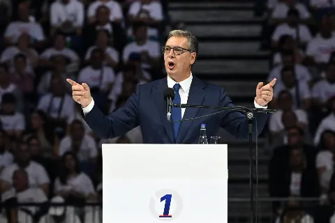 Vučić'e seçimlerde şok: Protestocu öğrencilerin tepkisi dinmiyor