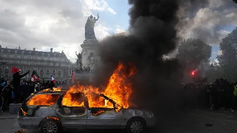 Fransa Senatosu,  zararları protestoculara ödetecek