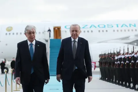 Cumhurbaşkanı Erdoğan, Kazakistan Cumhurbaşkanı Tokayev'i karşıladı