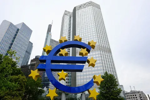 Avrupa Merkez Bankası (ECB), faiz oranlarını %2,5'te sabit tuttu.