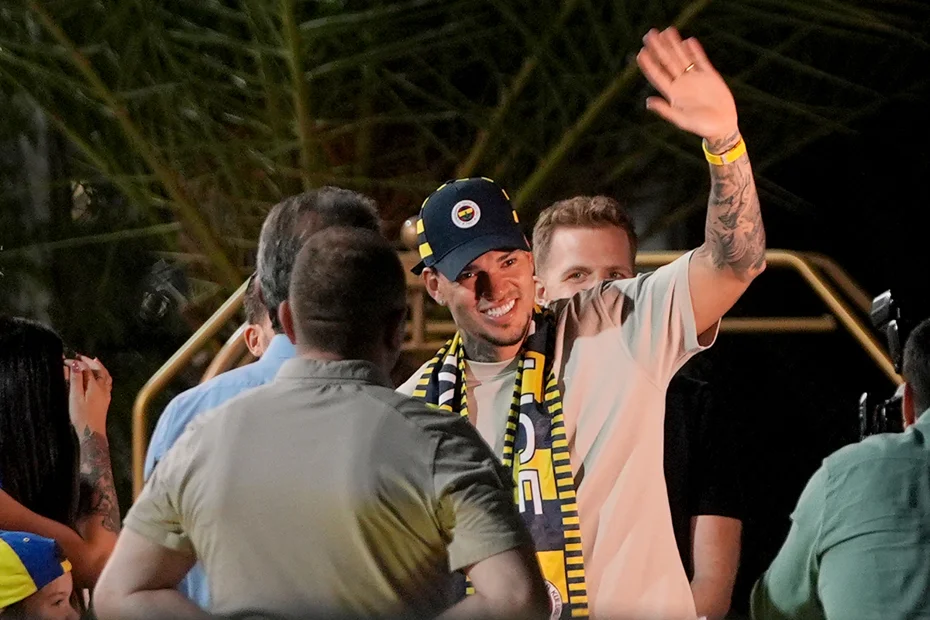 Fenerbahçe, Ederson'a ödeyeceği maaşı KAP'a bildirdi