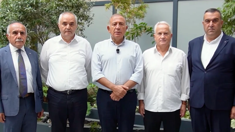CHP İstanbul İl Başkanlığı'na atanan heyetteki iki kişi görevinden ayrıldı