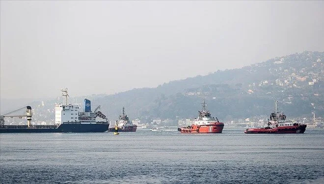 İstanbul Boğazı'nda gemi trafiği çift yönlü askıya alındı