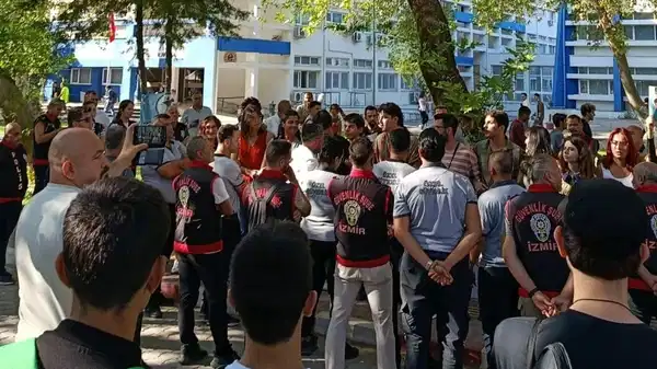 Ege Üniversitesi'nde polis ablukası: 20’ye yakın öğrenci gözaltına alındı!
