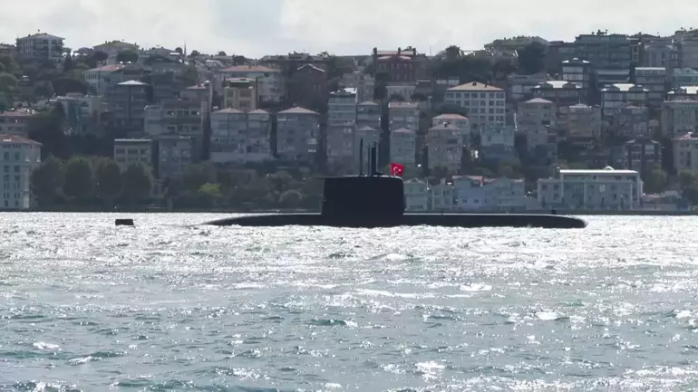 Preveze Deniz Zaferi'nin 487'nci yıl dönümünde İstanbul Boğazı'nda geçit töreni