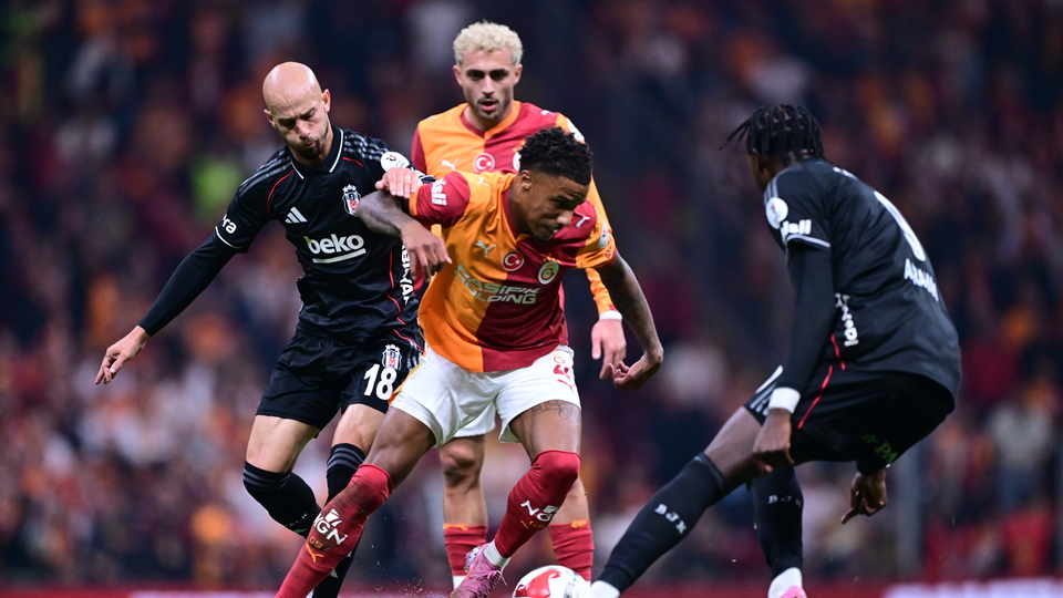Süper lig'de derbi heyecanı... Galatasaray: 1 - Beşiktaş: 1
