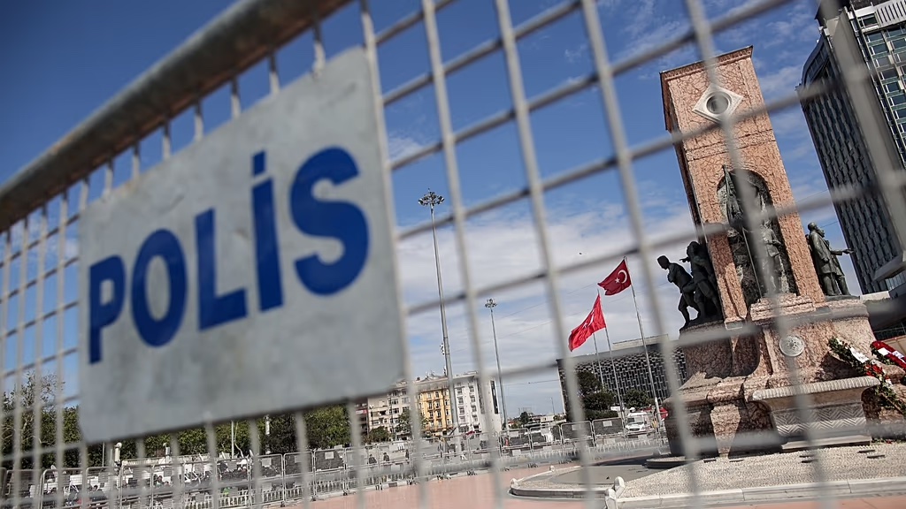 Ünlülere 'uyuşturucu' operasyonu: Çok sayıda isim gözaltında