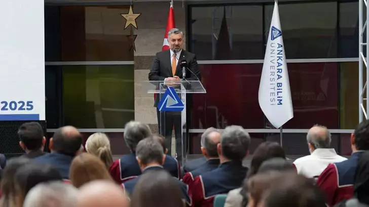 RTÜK Başkanı Şahin, Ankara Bilim Üniversitesi'nde akademik yıl açılış dersi verdi