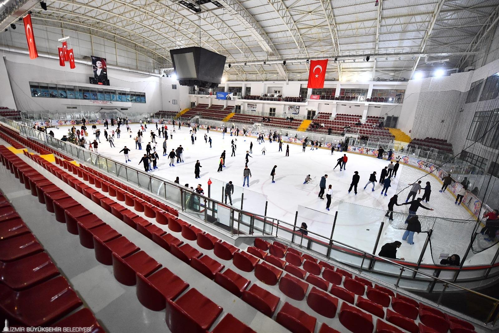 İzmir’in buz pisti yeni döneme hazır