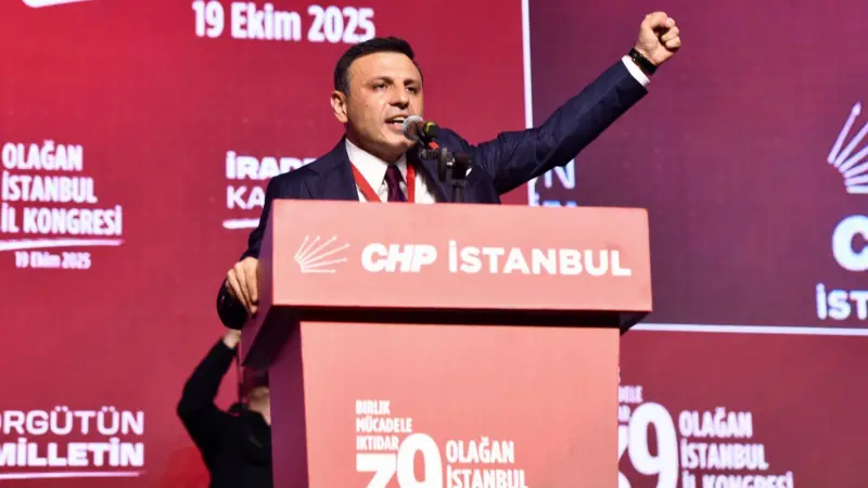 CHP İstanbul İl Kongresi'nde Özgür Çelik, yeniden il başkanı seçildi
