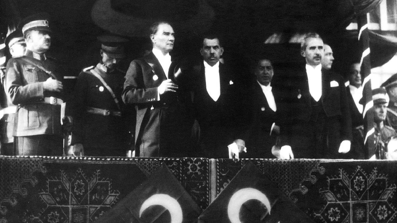 Cumhuriyet'in 102. yılı... Siyasilerden 29 Ekim mesajları!