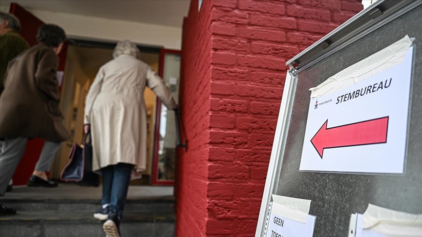 Hollanda'da erken genel seçimde büyük sürpriz