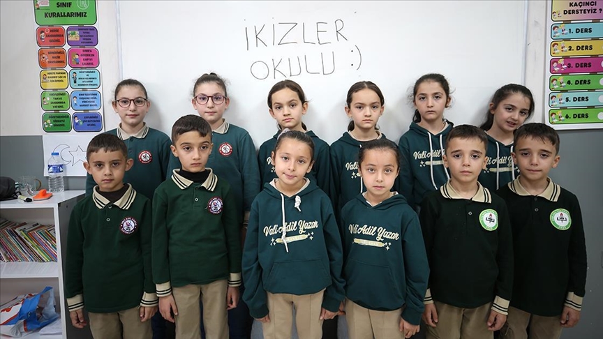 Muş'taki "ikizler okulu"nda 21 ikiz eğitim görüyor