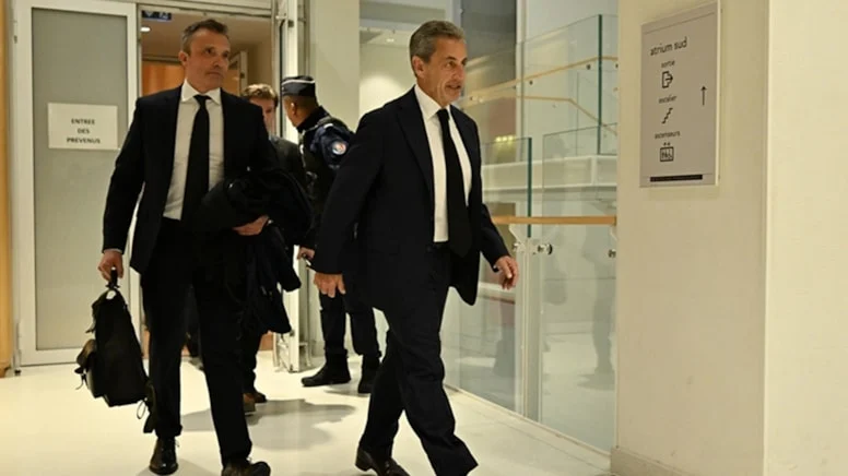 Fransa Eski Cumhurbaşkanı Sarkozy hapisten çıkıyor