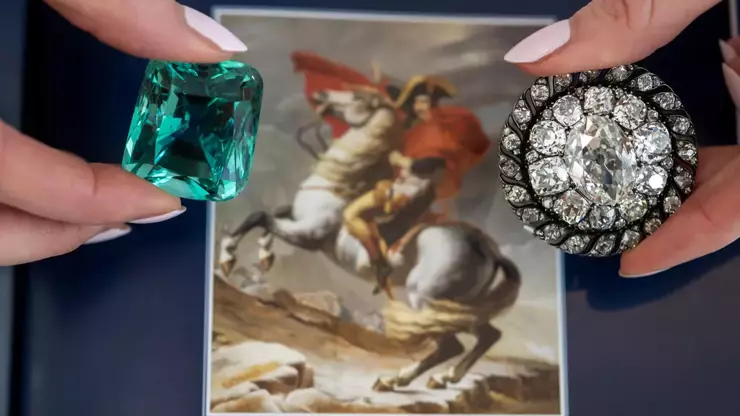 Napolyon'un kaybettiği elmas broş rekor fiyata satıldı! Tahminleri 18 kat aştı