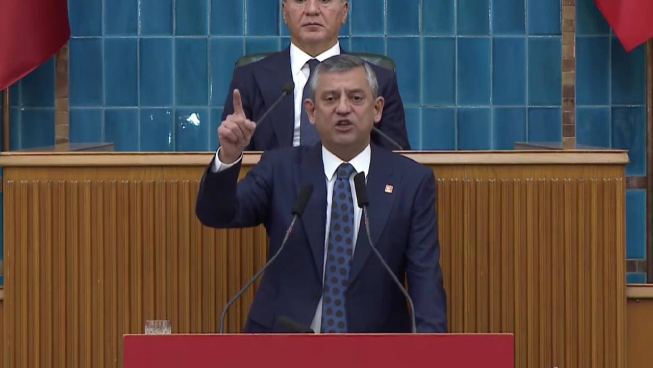 CHP Grup Toplantısı Özgür Özel'den 'tutuksuz yargılama' çağrısı: 'Normalleşmeye tekrar katkı sağlarız'