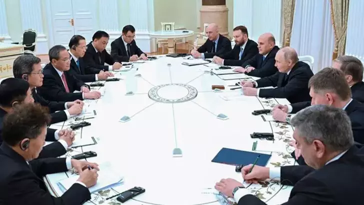 Rusya Devlet Başkanı Putin, Çin Başbakanı Li ile görüştü