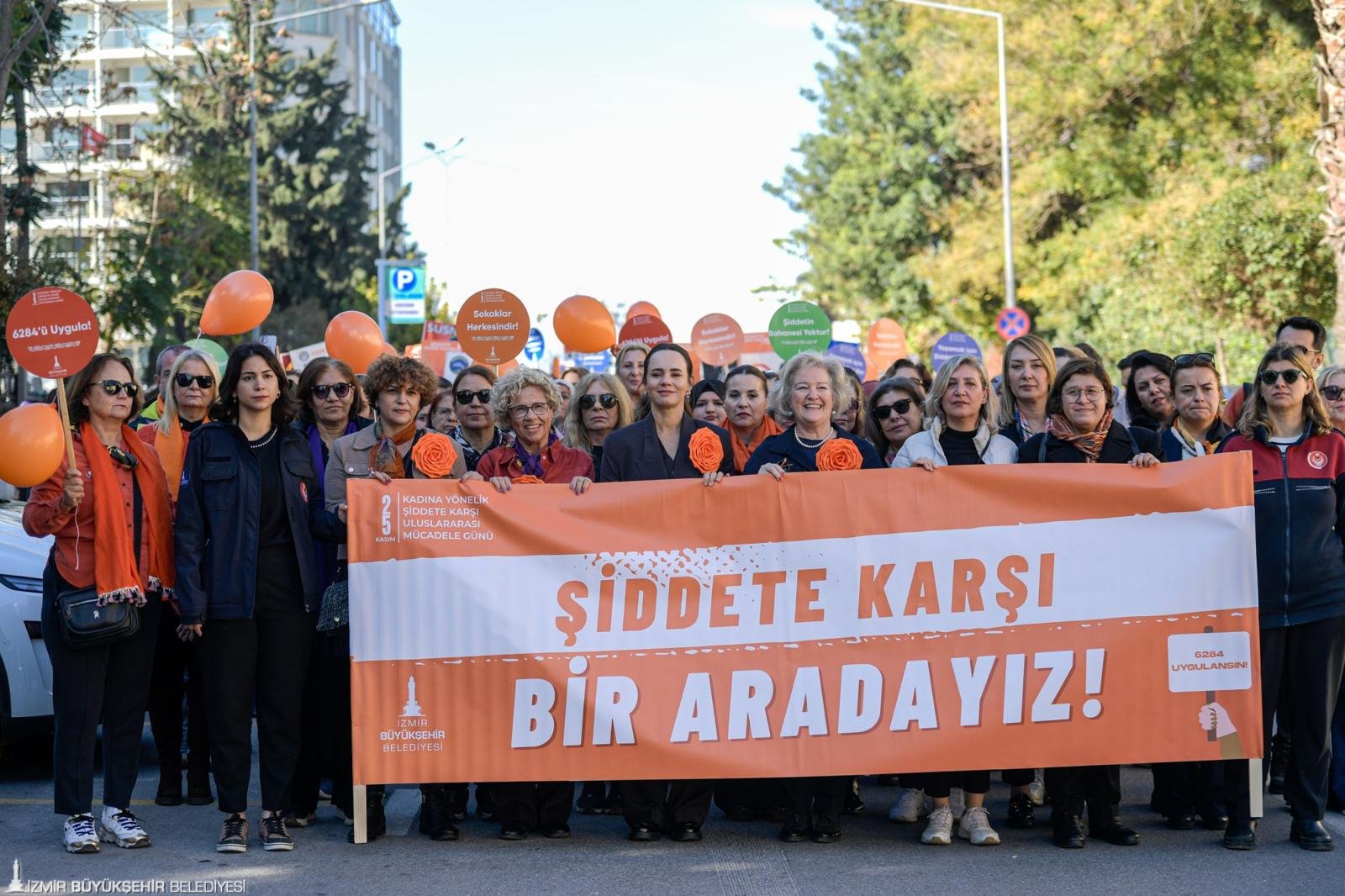 Kadına şiddete karşı “turuncu” yürüyüş