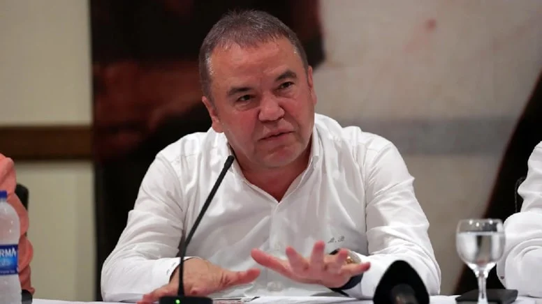 Muhittin Böcek gece acil olarak hastaneye kaldırıldı! Ameliyat mı olacak?