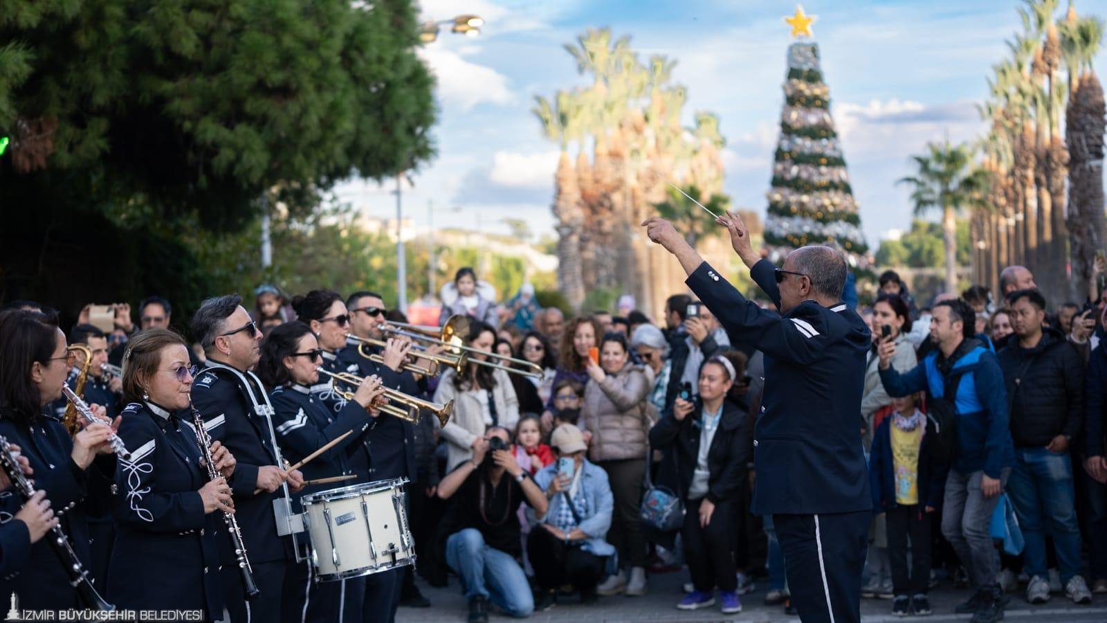İzmir, yeni yılı rengarenk bir festivalle karşılıyor