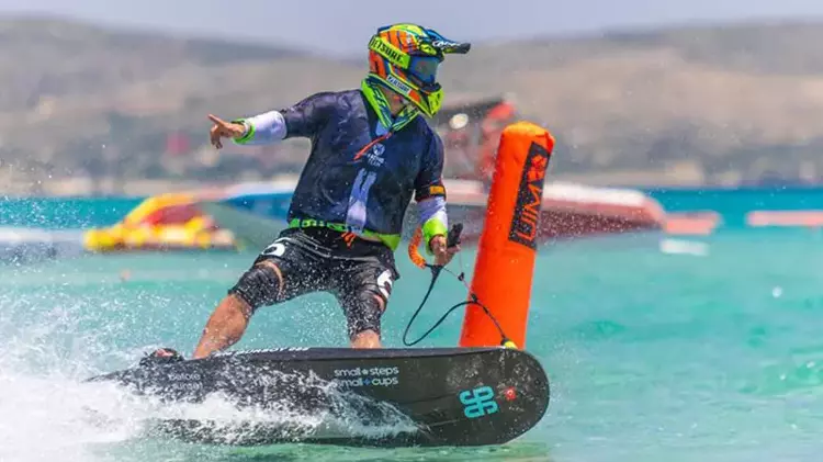 Türkiye Motosurf Milli Sporcuları, dünya arenasında zirveye yükseliyor