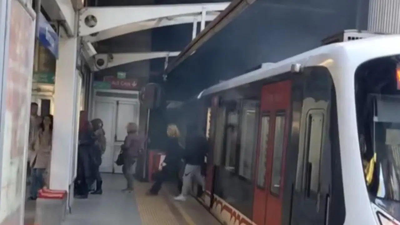 İzmir’de metro vagonu raydan çıktı