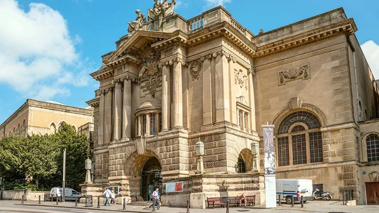 İngiltere'de tarihi soygun: 600'den fazla eser çalındı