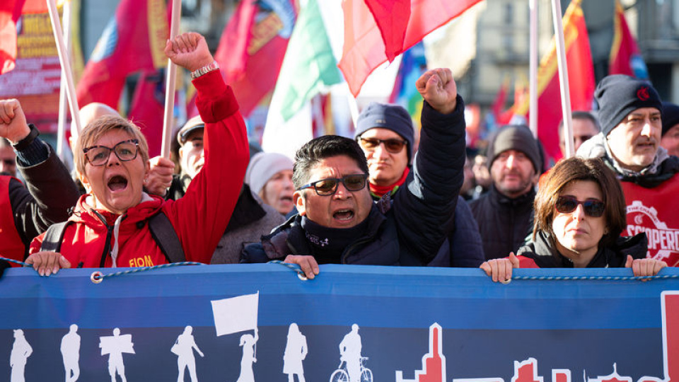 İtalya'da işçiler, hükümetin 2026 bütçe planını protesto için greve gitti