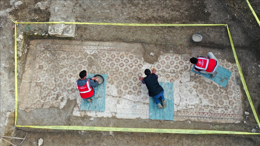 Hatay'da temel kazısında Geç Antik Çağ'a ait mozaik bulundu