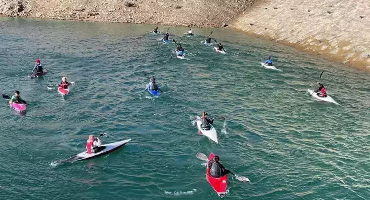 Baraj gölünde rafting; adrenalin parkurundan denge arenasına