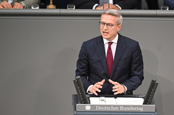 Almanya Dijital Bakanı, Çocuklar İçin Sosyal Medya Yasaklarını Değerlendiriyor