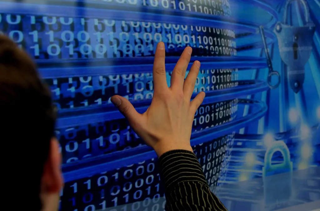 AB, Çevrimiçi Kurallar Konusunda Siyasi Baskı Kazanı İçinde Kaldı