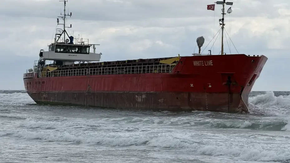 Tekirdağ'da yük gemisi karaya oturdu