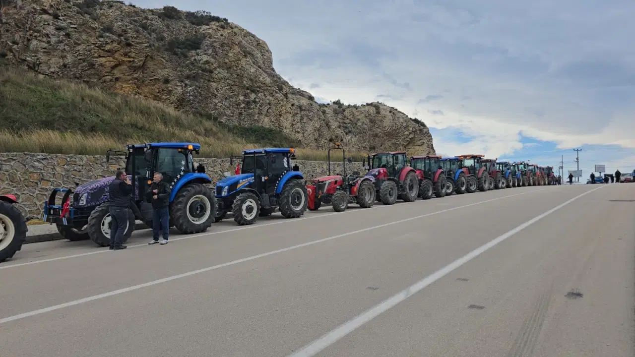 Çiftçiler, belediye arazilerinin satışa çıkarılmasını protesto etti