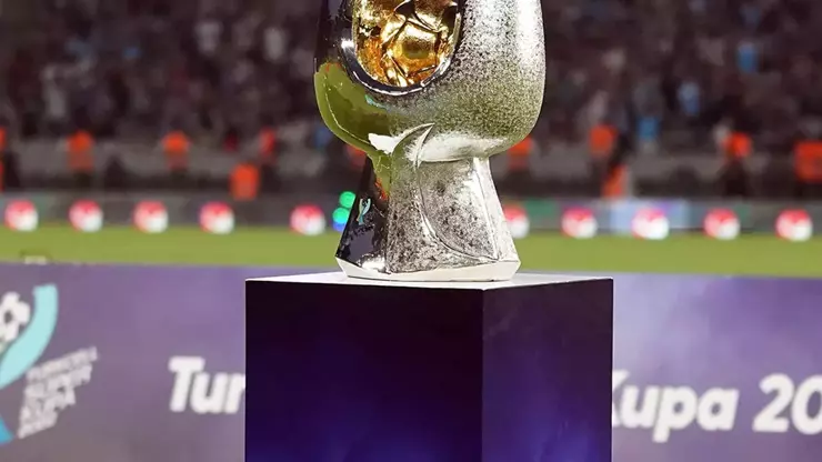 SON DAKİKA... Galatasaray – Fenerbahçe Süper Kupa maçının saati değişti