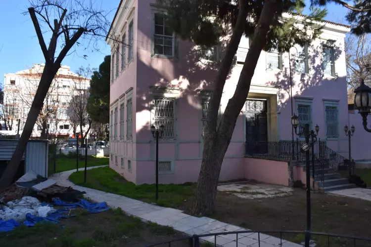 Latife Hanım Köşkü'nün bakımsızlığı tepkilere neden oldu