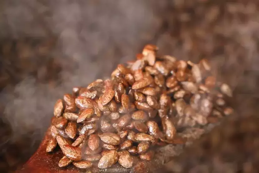 Elazığlı Ustalardan Bir İlk! Gelenekten Yeniliğe: Türk Kahveli Badem Şekeri