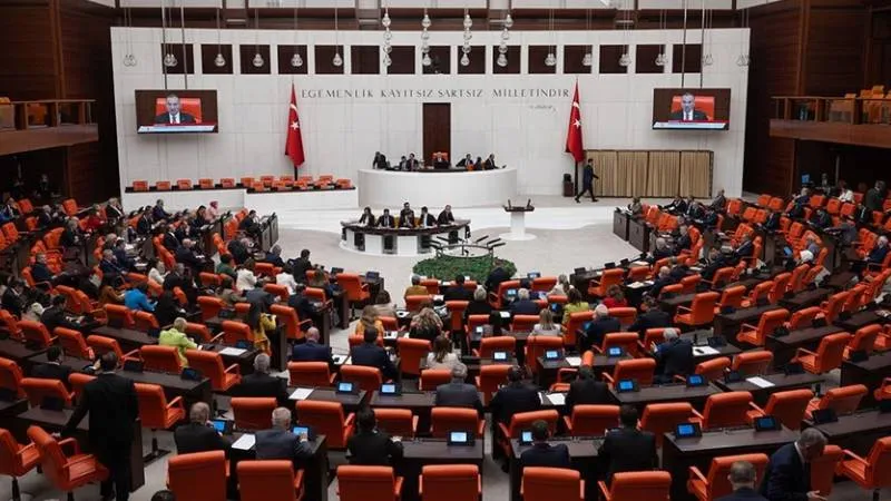 Belediye şirketlerine Cumhurbaşkanı onayı şartı düzenlemesini de içeren kanun teklifi, Bayındırlık Komisyonu'nda kabul edildi