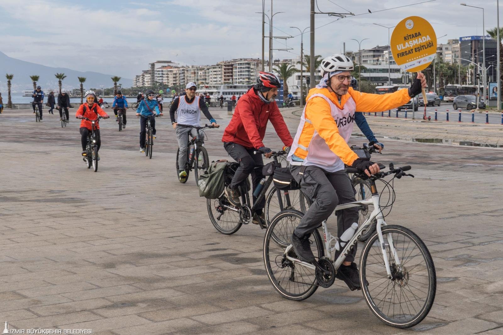 İzmir'de Pedallar, görme engellilerin kitaplara erişimi için çevrildi