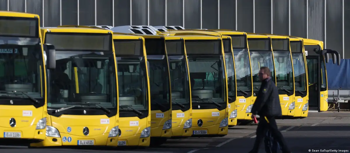 Almanya'da grev: Toplu taşıma durdu