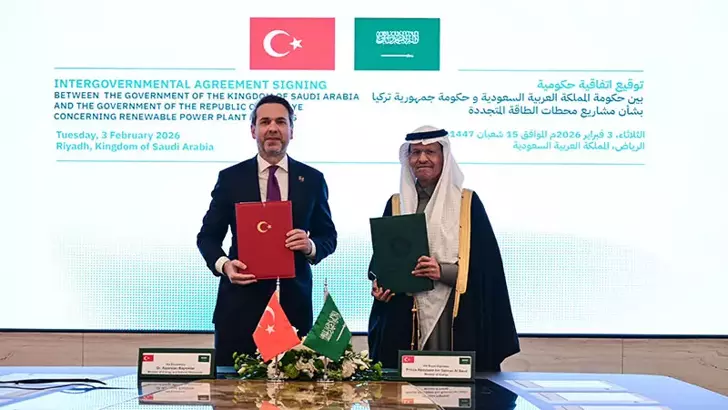 Bakan Bayraktar: Suudi Arabistan ile 2 milyar dolarlık bir enerji yatırımı anlaşması imzalandı