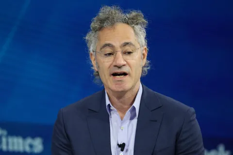 Palantir CEO’su Alex Karp, Trump’ın yapay zekâ yarışı konusundaki görüşlerine katılıyor