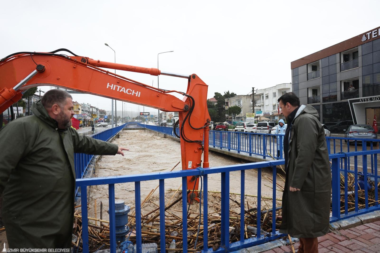 İzmir’de ekipler 24 saat görevde