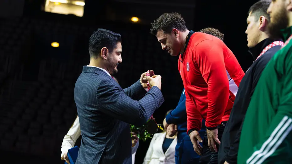 Rıza Kayaalp, mindere altınla döndü