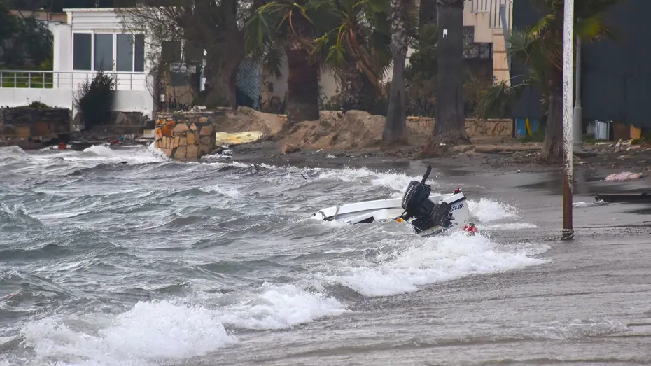 Muğla'da fırtına alarmı. Bodrum ve Milas'ta okullar tatil edildi