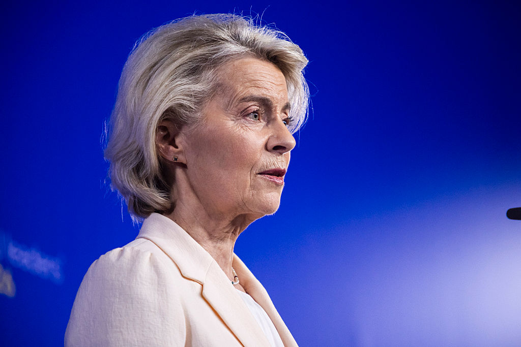 Von der Leyen, güçlü bir karşılıklı savunma maddesine sahip bağımsız bir Avrupa çağrısında bulundu.