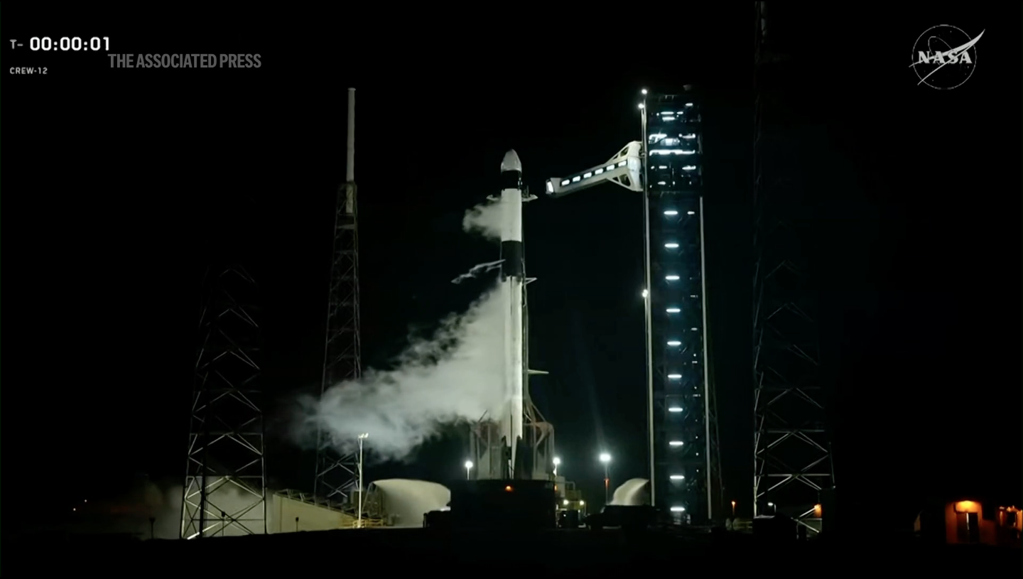 SpaceX, NASA’nın talebi üzerine yedek mürettebatı mümkün olan en kısa sürede uzaya gönderdi.