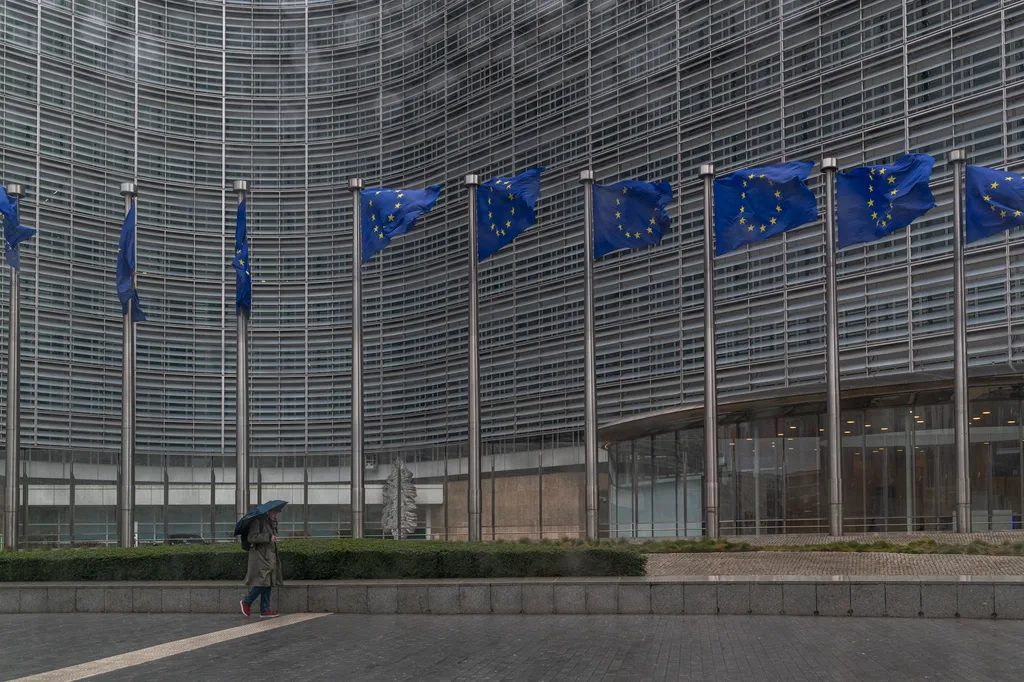 AB’nin teknoloji uygulama yetkilisi, ABD tehditleri karşısında görevlilere “korkmayın” dedi